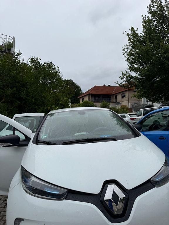Weiß Gebraucht 2017 Renault Zoe Life Kleinwagen | 7.400 € (Guter Preis) - Bild 1/4