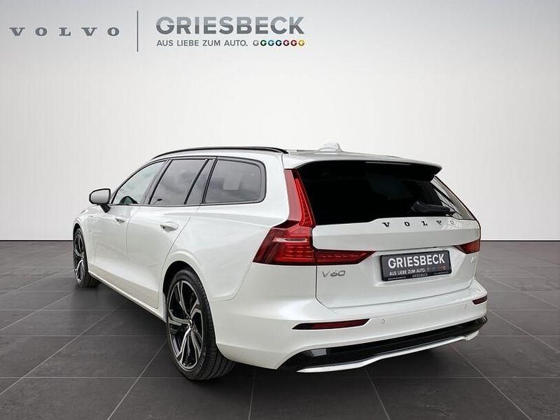 Gebraucht Volvo V60 Plus 455 PS (334 kW) 2023 Crystal white pearl / metallic Kombi