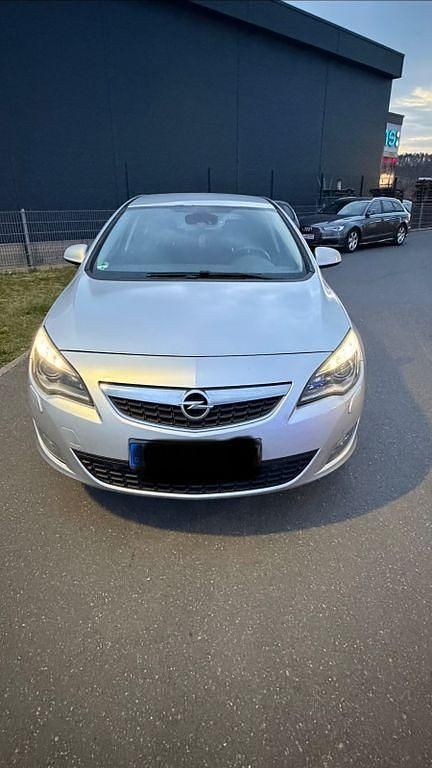 Gebraucht Opel Astra Edition 110 PS (80 kW) 2012 Limousine