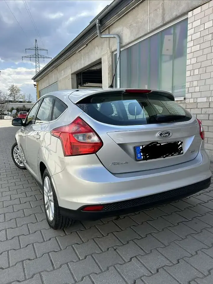 Gebraucht Ford Focus Trend 125 PS (91 kW) 2012 Limousine