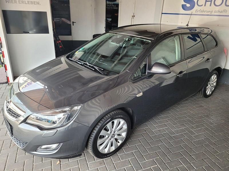 Gebraucht Opel Astra Design Edition 140 PS (102 kW) 2011 Grau Kombi