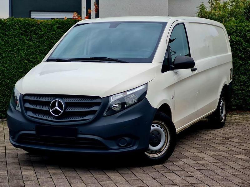 Weiß Gebraucht 2020 Mercedes Vito Van / Kleinbus | 19.700 € (Fairer Preis) - Bild 1/4