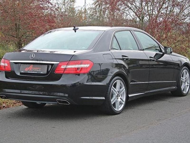 Gebraucht Mercedes E220 Sport 204 PS (150 kW) 2012 Schwarz Limousine