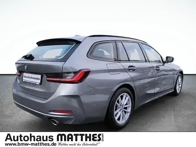 Gebraucht BMW 318 Shadowline 156 PS (114 kW) 2023 Grau Kombi