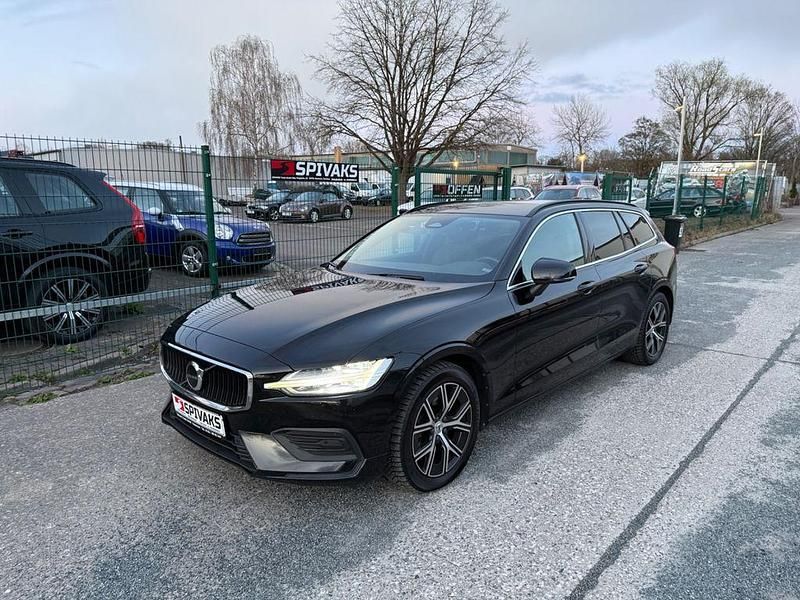 Gebraucht Volvo V60 Core 197 PS (144 kW) 2023 Schwarz Kombi
