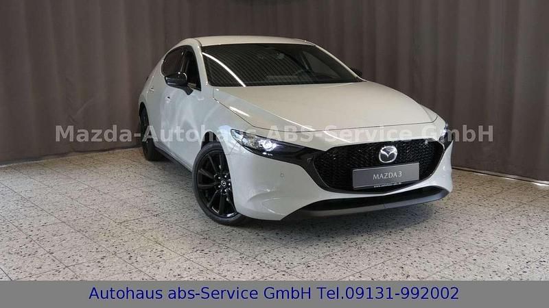 Weiß Gebraucht 2025 Mazda 3 Homura-Line Limousine | 25.485 € (Fairer Preis) - Bild 1/4