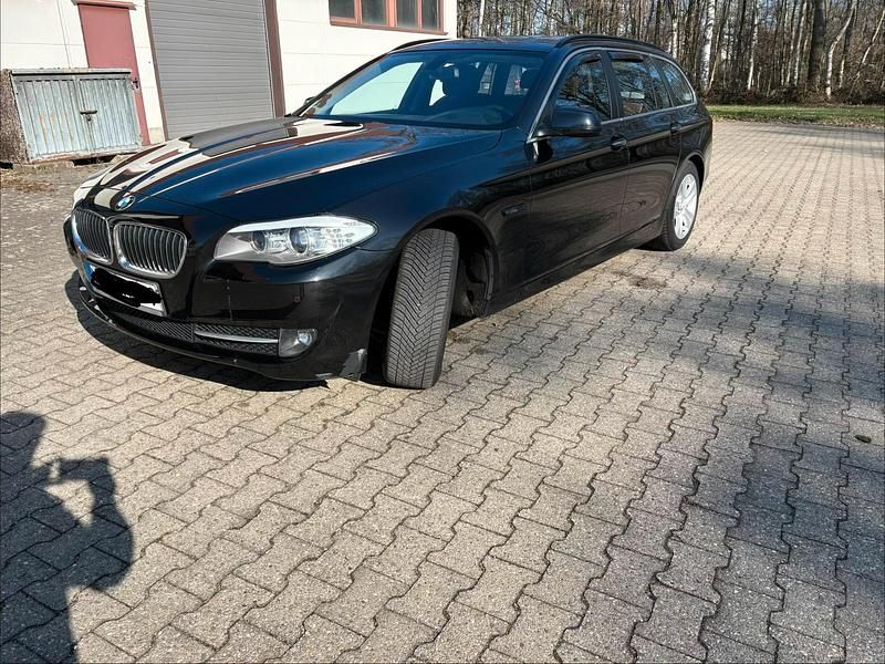 Gebraucht BMW 525 Luxury Line 218 PS (160 kW) 2013 Schwarz Kombi