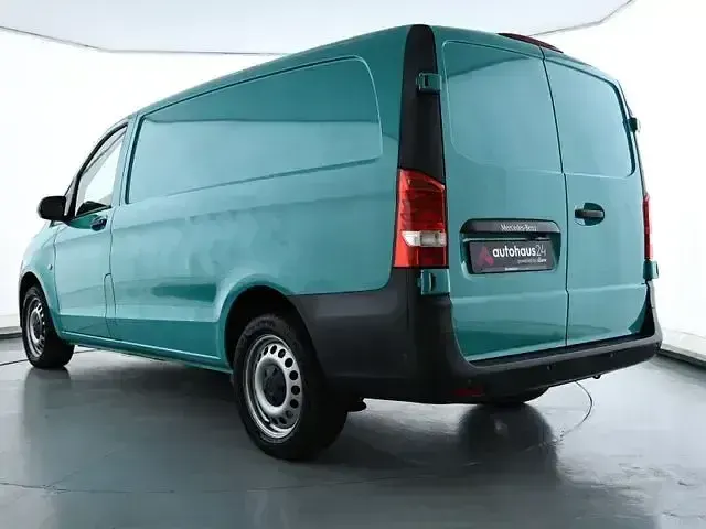 Gebraucht Mercedes Vito 136 PS (100 kW) 2024 Grün Van