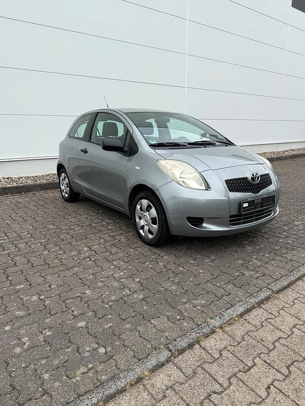 Silber Gebraucht 2006 Toyota Yaris Kleinwagen | 2.150 € - Bild 1/4