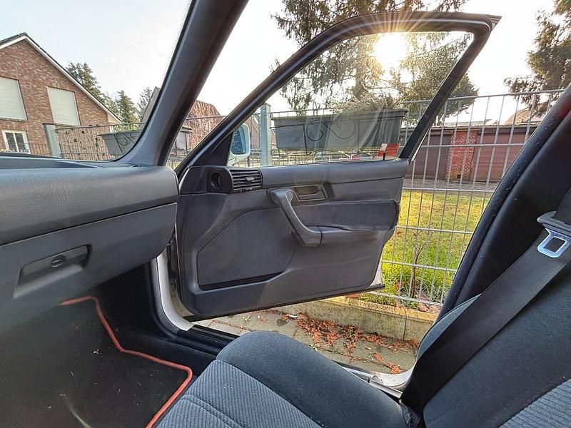 Second-hand BMW 525 171 CP (125 kW) 1990 Berlinǎ