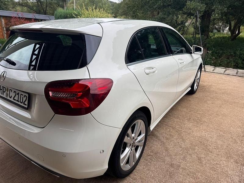 Gebraucht Mercedes A180 122 PS (89 kW) 2017 Weiß Limousine