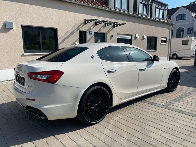 Gebraucht Maserati Ghibli 430 PS (316 kW) 2018 Weiß Limousine