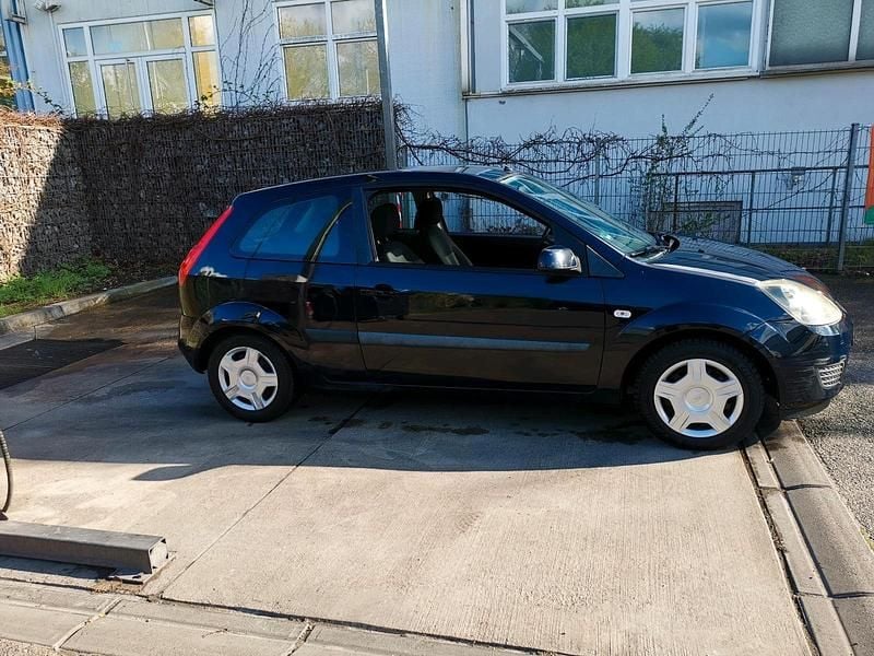 Gebraucht Ford Fiesta 69 PS (50 kW) 2006 Blau Kleinwagen
