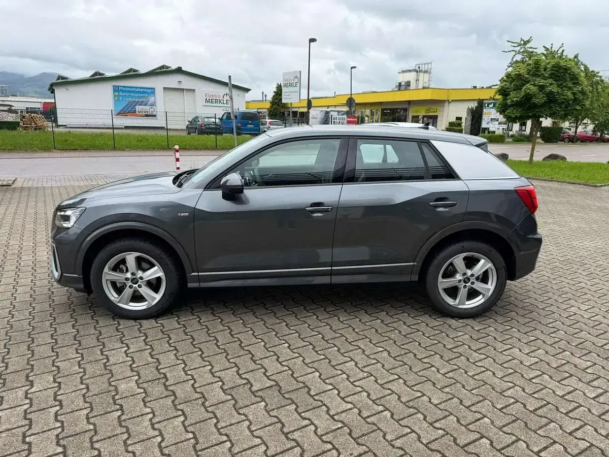 Gebraucht Audi Q2 S-Line 150 PS (110 kW) 2025 Daytonagrau perleffekt SUV
