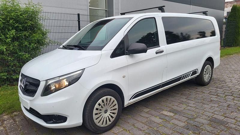 Weiß Gebraucht 2019 Mercedes Vito Van / Kleinbus | 18.700 € (Guter Preis) - Bild 1/4