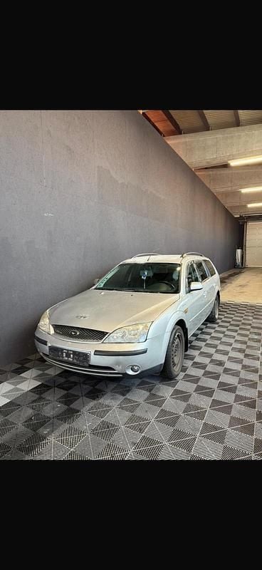 Gebraucht Ford Mondeo 145 PS (106 kW) 2002 Grau Kombi