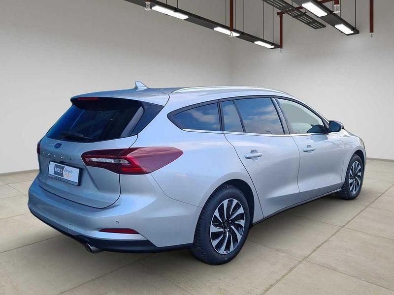 Neu Ford Focus Titanium 155 PS (114 kW) 2025 Silber (moondust silver) Limousine