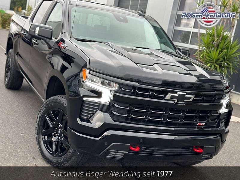 Neu Chevrolet Silverado 426 PS (313 kW) 2025 Schwarz SUV