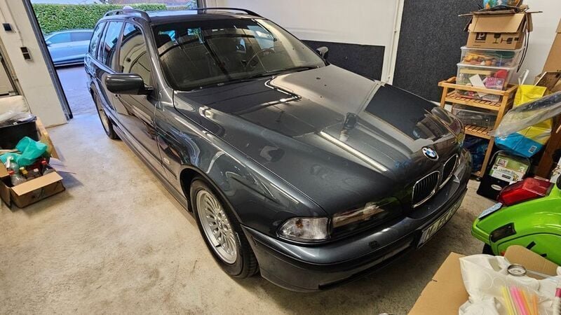 Grau Gebraucht 2000 BMW 540 Shadowline Kombi | 22.999 € - Bild 1/4