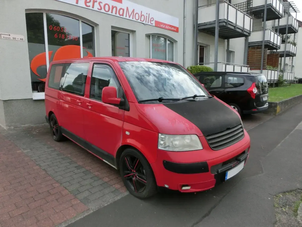 Gebraucht VW Caravelle 131 PS (96 kW) 2005 Rot Van