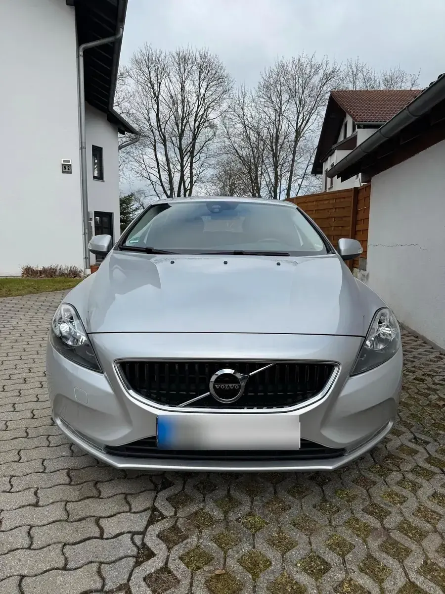 Gebraucht Volvo V40 122 PS (89 kW) 2016 Silber Limousine