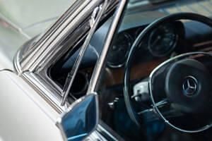 Gebraucht Mercedes 250 150 PS (110 kW) 1970 Silber Coupé