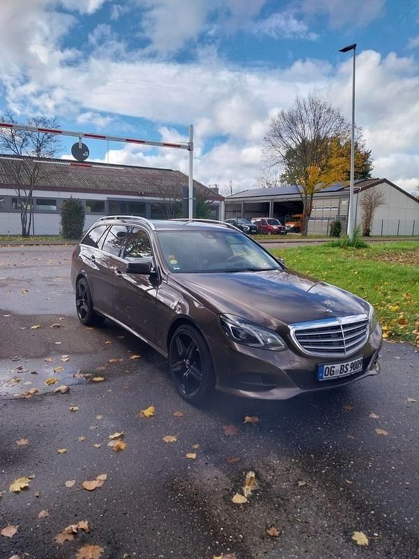 Gebraucht Mercedes E300 231 PS (169 kW) 2014 Braun Kombi