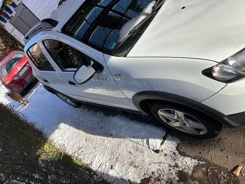 Gebraucht Dacia Sandero Stepway 92 PS (67 kW) 2015 Weiß Kleinwagen