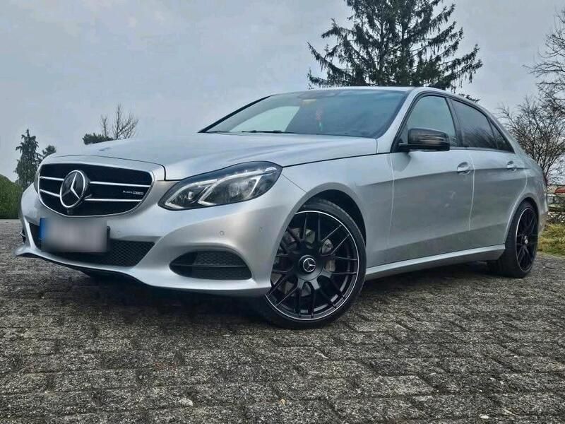 Silber Gebraucht 2016 Mercedes E350 Sport Limousine | 15.600 € (Superpreis) - Bild 1/4