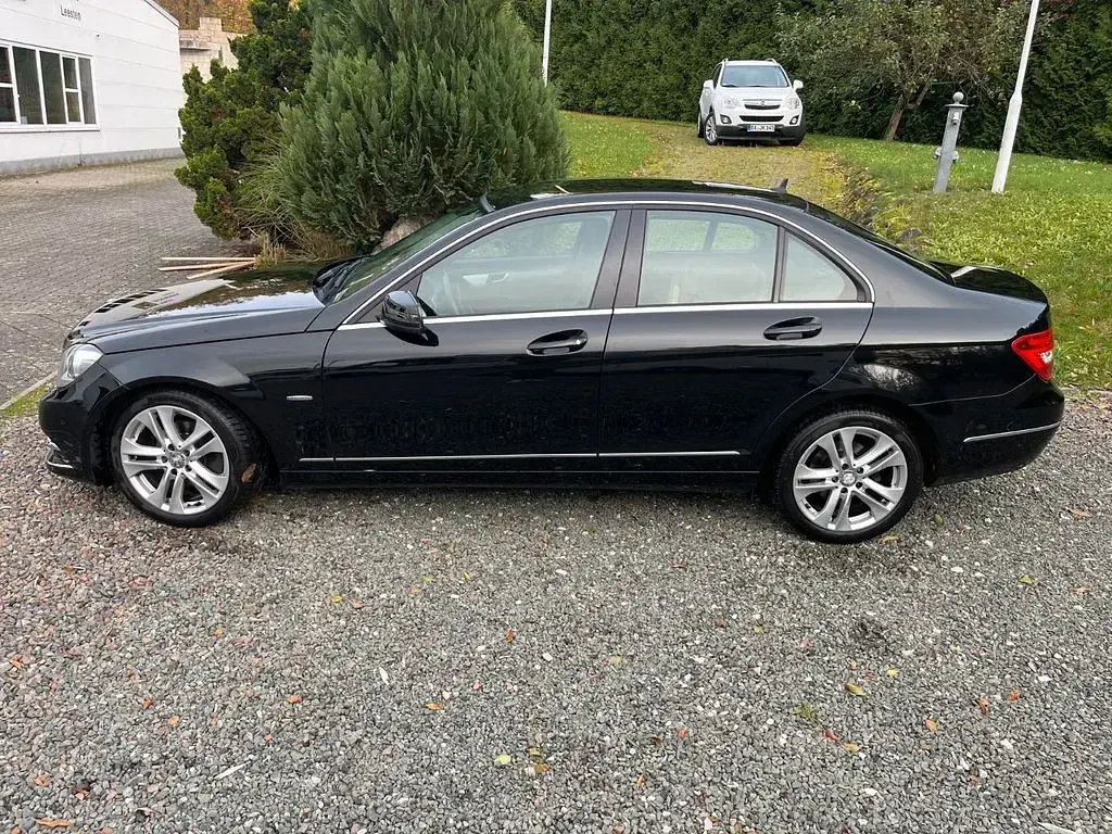 Gebraucht Mercedes C180 156 PS (114 kW) 2011 Schwarz Limousine