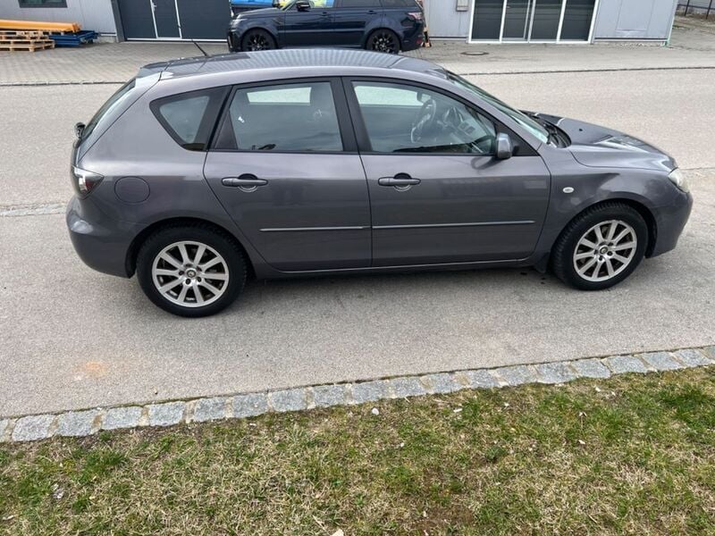 Grau Gebraucht 2007 Mazda 3 Active Limousine | 2.150 € (Superpreis) - Bild 1/4