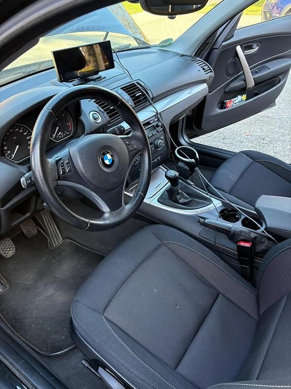 Gebraucht BMW 118 143 PS (105 kW) 2009 Schwarz Kleinwagen