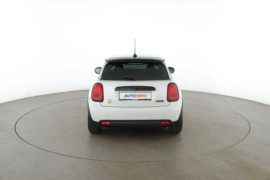 Gebraucht Mini Cooper SE Classic 135 kW (184 PS) 2023 Weiß Kleinwagen