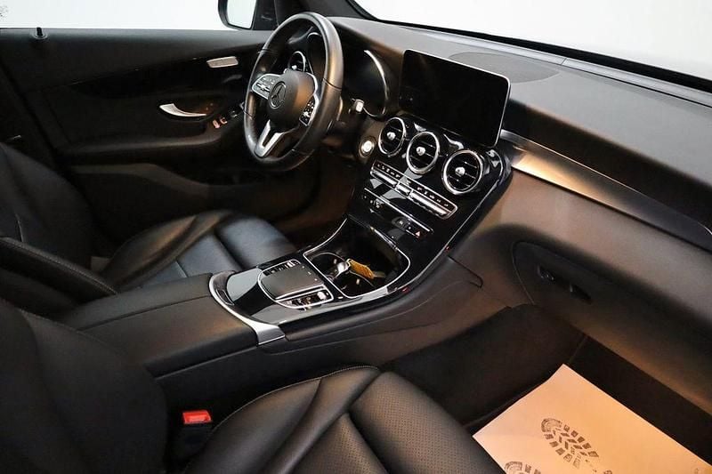 Gebraucht Mercedes GLC300e 194 PS (142 kW) 2021 Grau Limousine