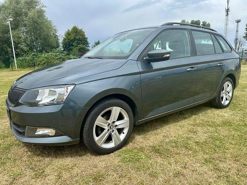 Grau Gebraucht 2017 Skoda Fabia Cool Plus Kombi | 5.000 € (Guter Preis) - Bild 1/4