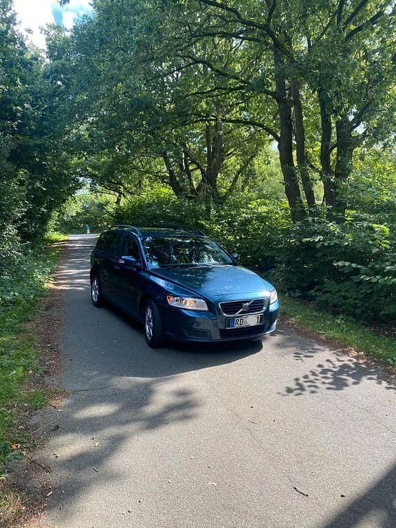 Blau Gebraucht 2007 Volvo V50 Kombi | 3.950 € (Fairer Preis) - Bild 1/4