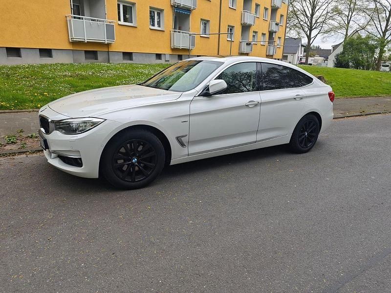Gebraucht BMW 330 258 PS (189 kW) 2015 Weiß Limousine
