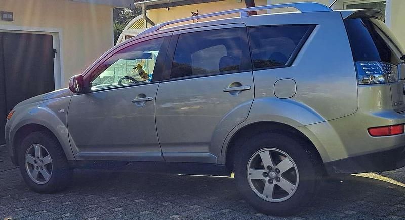 Gold Gebraucht 2008 Mitsubishi Outlander Inform SUV | 6.000 € (Etwas zu teuer) - Bild 1/4