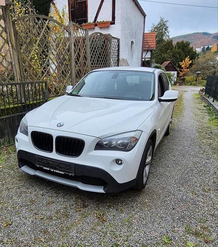 Weiß Gebraucht 2011 BMW X1 SUV | 6.250 € (Guter Preis) - Bild 1/4