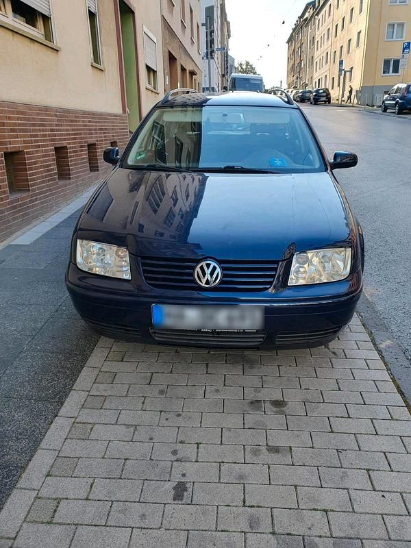 Blau Gebraucht 2002 VW Bora Kleinwagen | 1.300 € (Guter Preis) - Bild 1/4