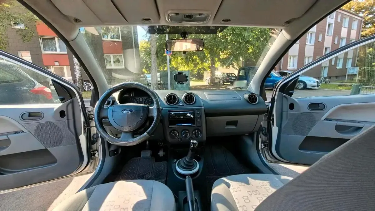 Gebraucht Ford Fiesta 80 PS (58 kW) 2003 Silber Kleinwagen