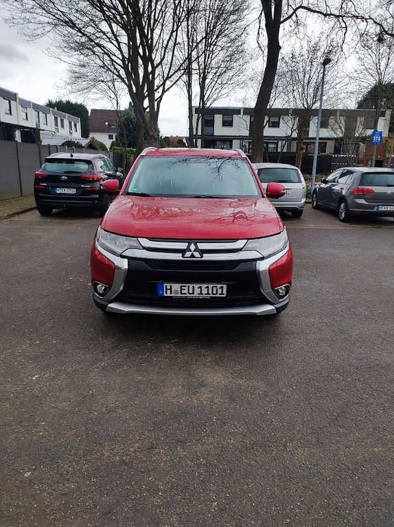 Gebraucht Mitsubishi Outlander Edition 150 PS (110 kW) 2017 Rot SUV