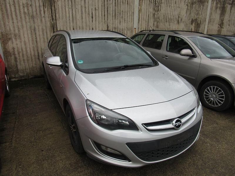 Gebraucht Opel Astra Edition 110 PS (80 kW) 2013 Silber Kombi