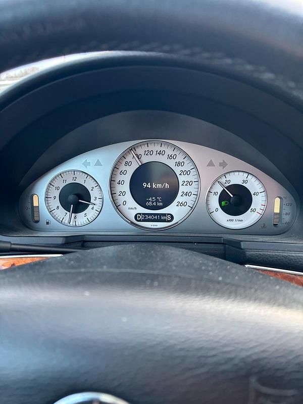 Gebraucht Mercedes 320 224 PS (164 kW) 2008 Silber Limousine