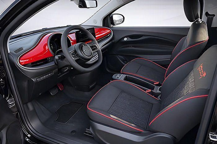 Neu Fiat 500e Red 86 kW (118 PS) 2025 Schwarz Cabrio