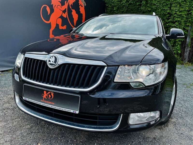 Schwarz Gebraucht 2012 Skoda Superb Kombi | 7.490 € (Fairer Preis) - Bild 1/4