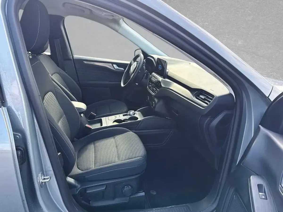 Gebraucht Ford Kuga Titanium 224 PS (164 kW) 2021 Frostweiß SUV