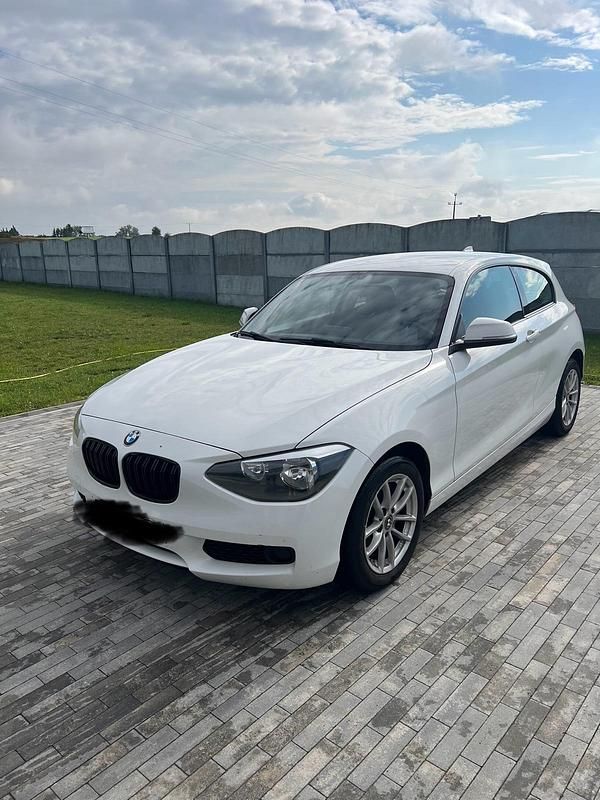 Weiß Gebraucht 2014 BMW 114 Kleinwagen | 5.599 € (Fairer Preis) - Bild 1/4
