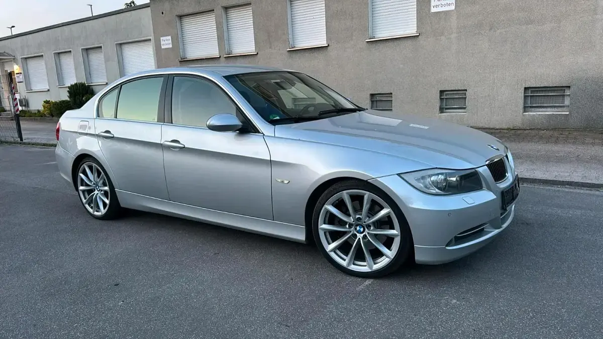 Używany BMW 330 258 KM (189 kW) 2005 Szary Sedan/Limuzyna
