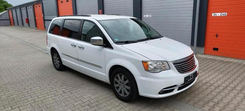Weiß Gebraucht 2015 Chrysler Town & Country Van / Kleinbus | 13.000 € - Bild 1/4
